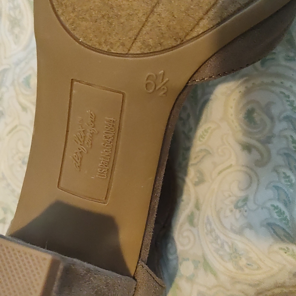 Heels - Picture 4 of 4